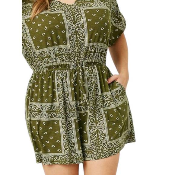 NEW HAYDEN LA bandana print pocket knit romper in green - Picture 2 of 2